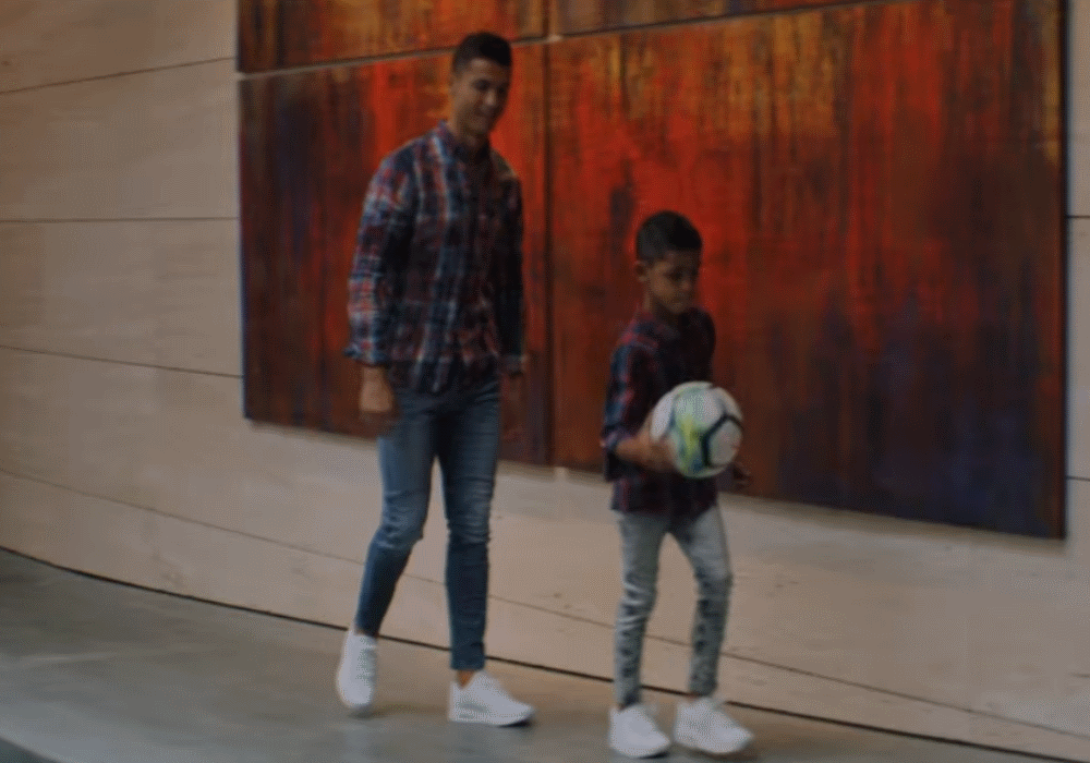 Pais e filhos com o estilo de Cristiano Ronaldo