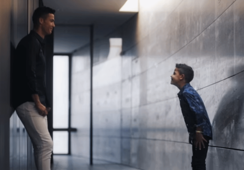 Pais e filhos com o estilo de Cristiano Ronaldo
