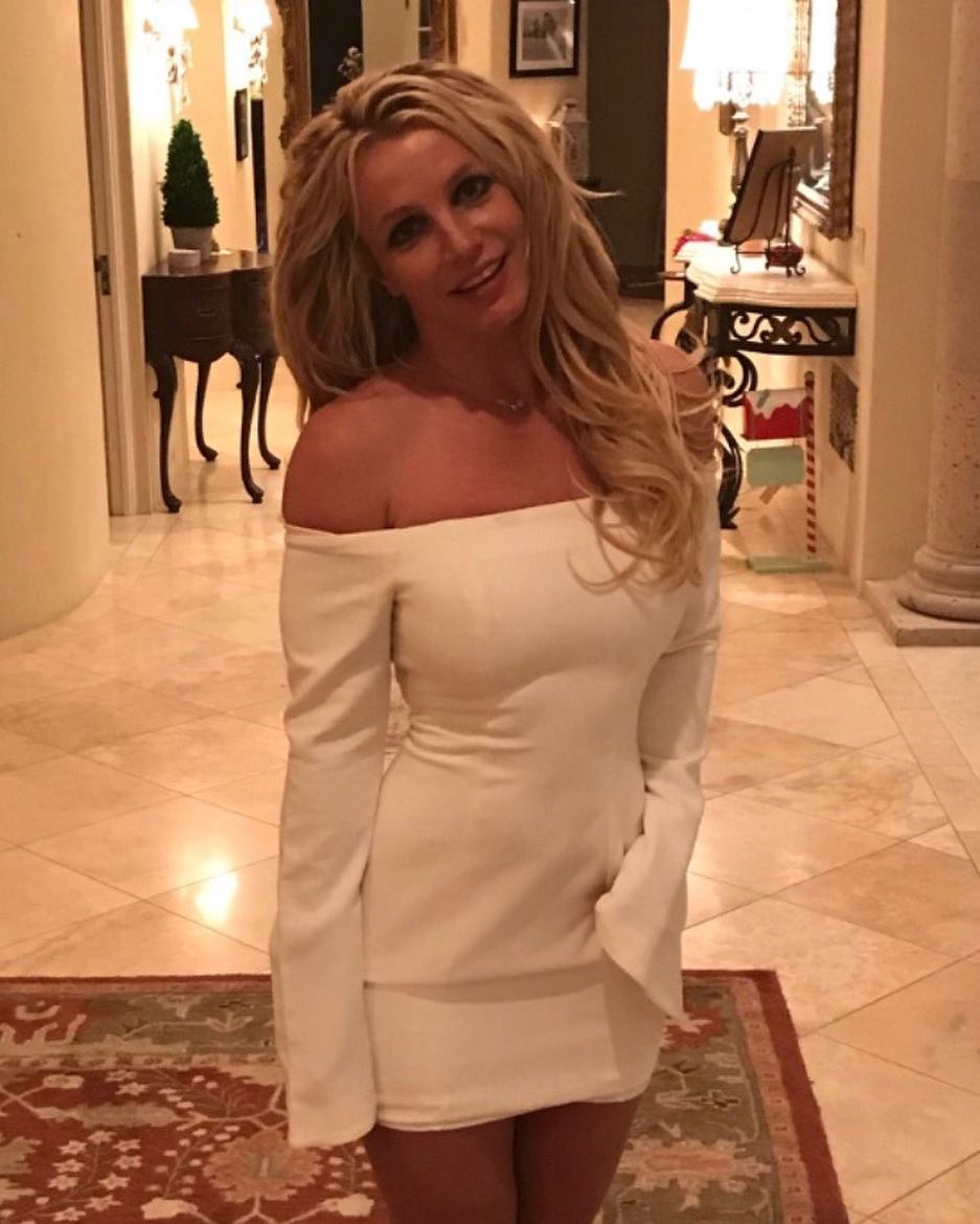 Novas imagens de Britney Spears dão a conhecer os resultados de meses de treinos físicos intensos. Há até quem não reconheça a cantora.