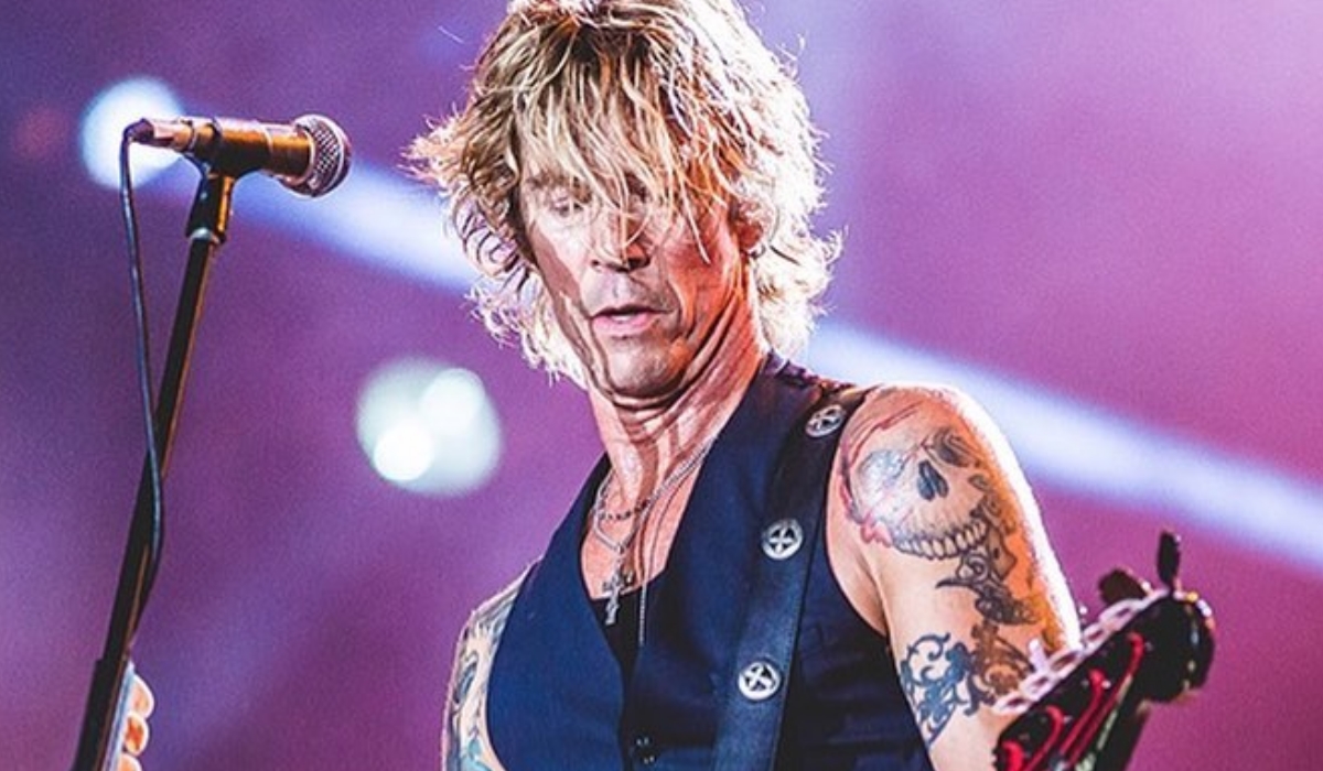 Duff McKagan, da revelação que vem aí novo álbum dos Guns N’ Roses à heroína ter dizimado os seus amigos e namorada