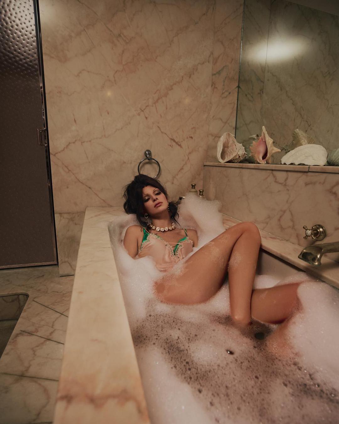 Kendall Jenner posa nua e eleva a sensualidade do clã Kardashian a um patamar nunca antes visto