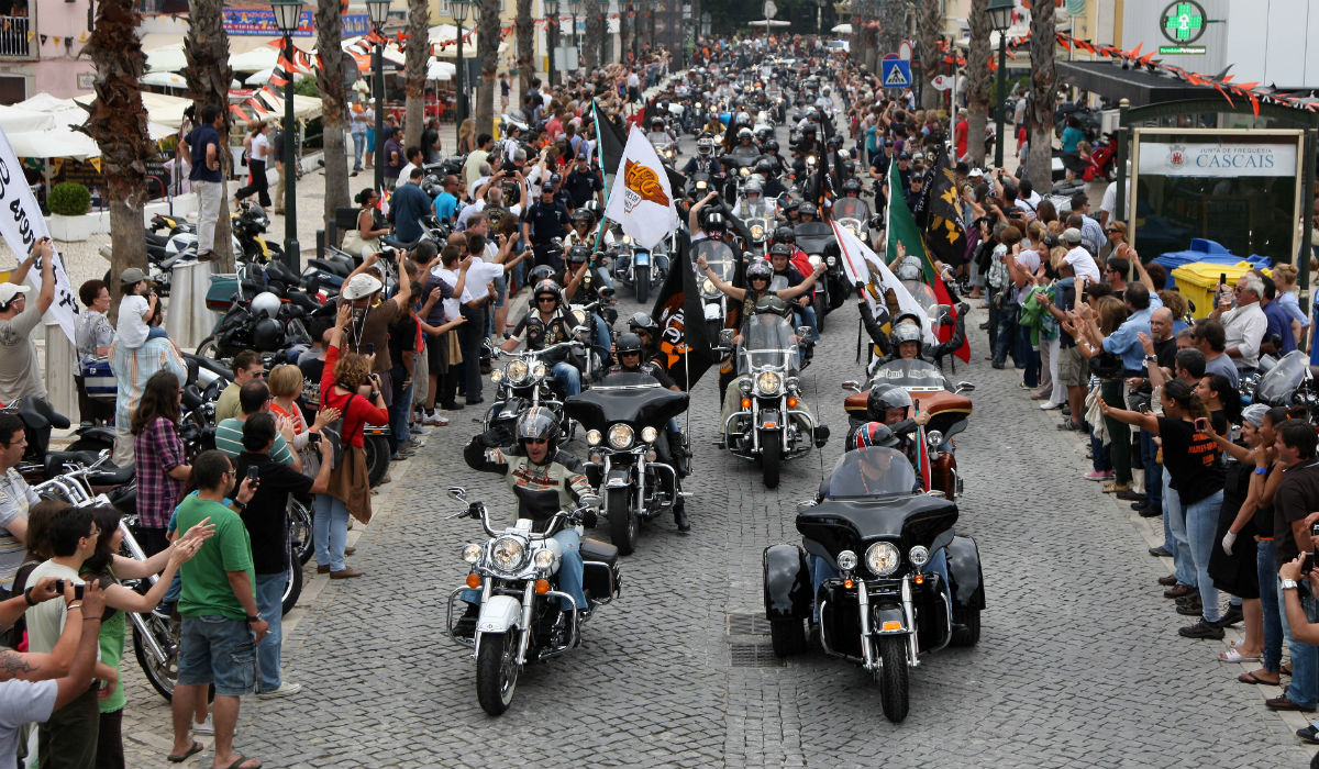 Milhares de motos Harley-Davidson preparam-se para invadir Cascais