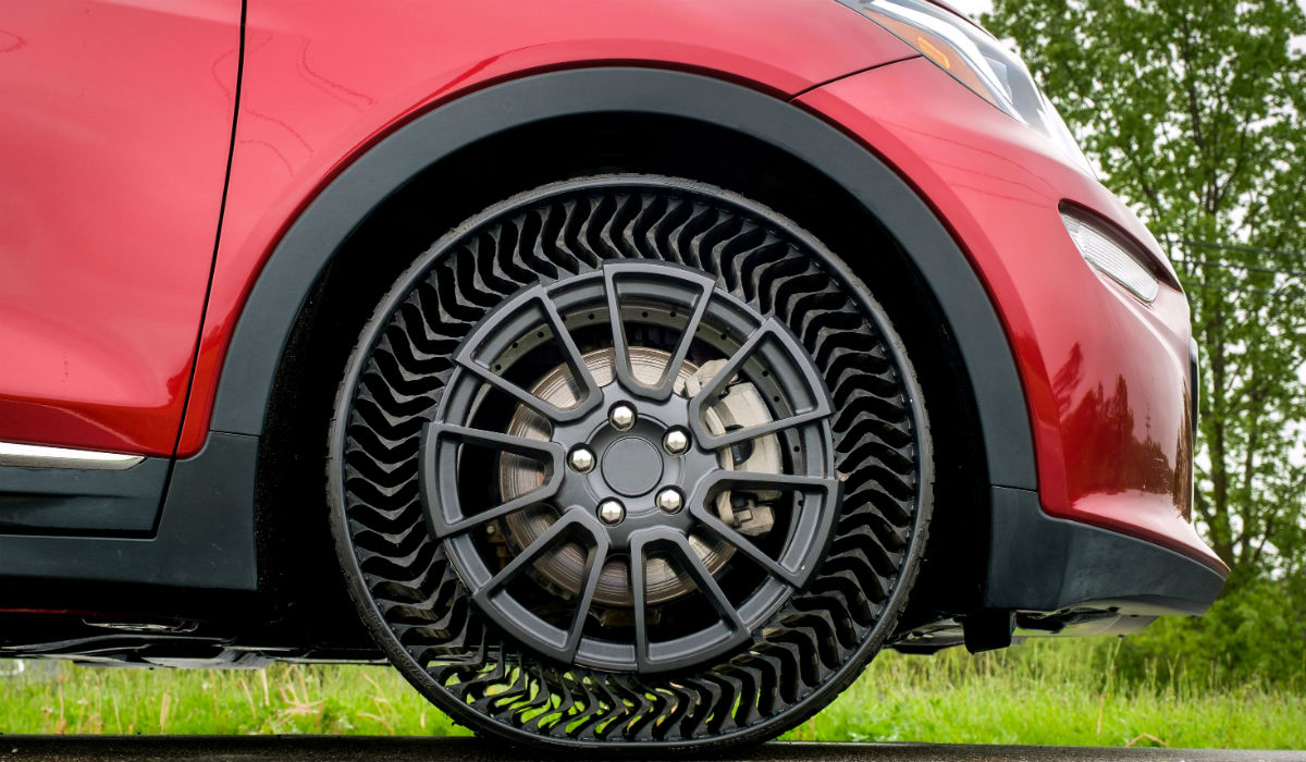 Michelin apresenta protótipo de pneu que dispensa ar