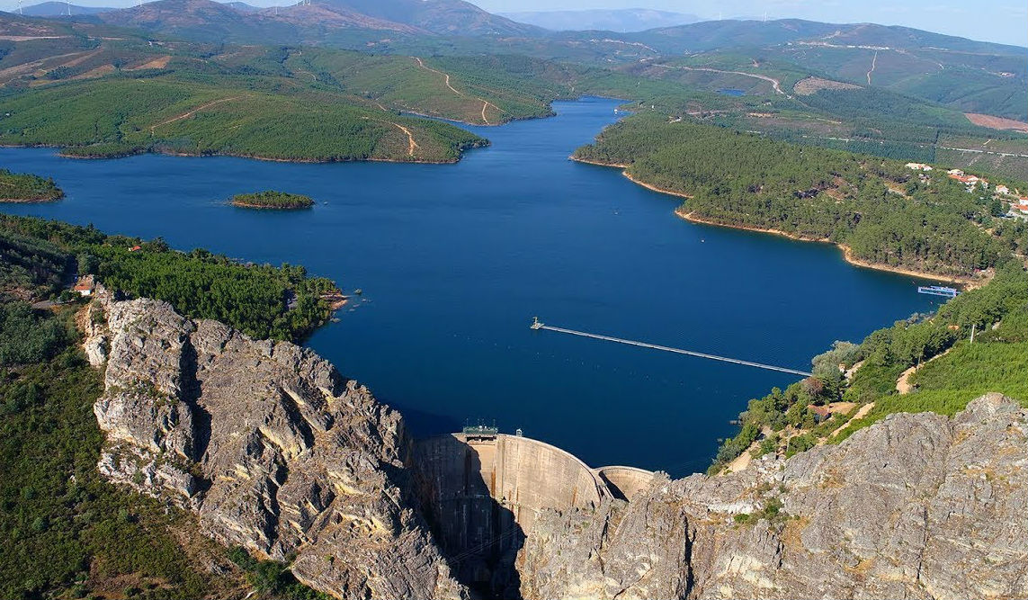 5 barragens em Portugal em cenários idílicos