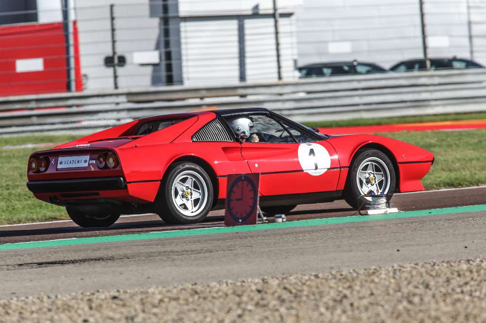 Ferrari Classiche Academy, o evento que ensina a conduzir clássicos