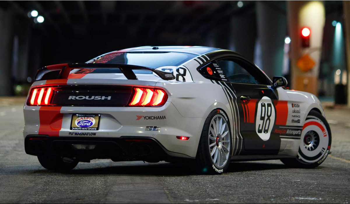 Este Ford Mustang GT junta a estética do passado com a potência do presente