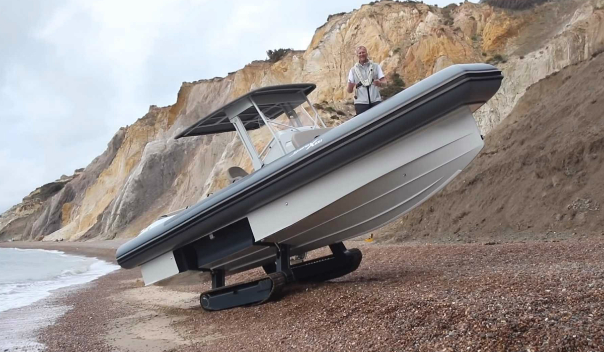 Iguana X100, o barco que também anda fora de água