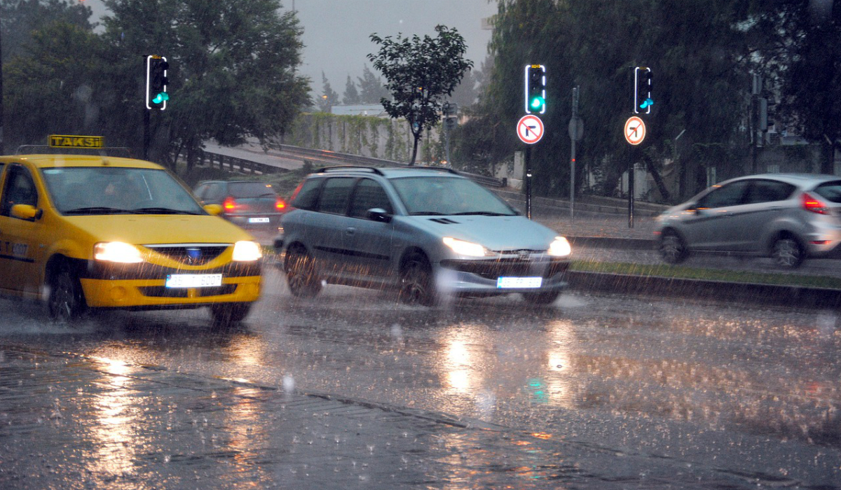 4 dicas para conduzir à chuva em segurança e evitar acidentes