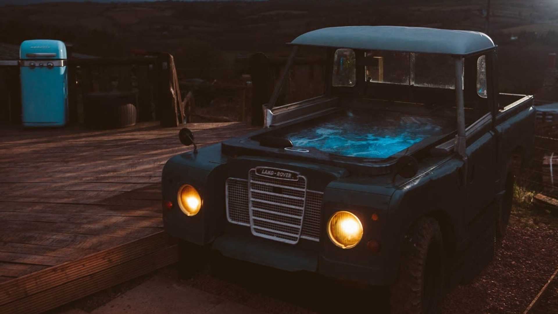 Land Rover ganha nova vida como jacuzzi e pode ser alugado no Airbnb