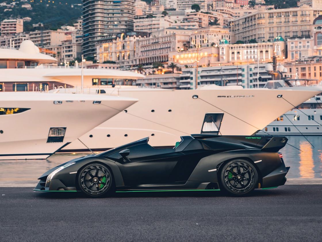 Este Lamborghini Veneno Roadster é super exclusivo e vai a leilão