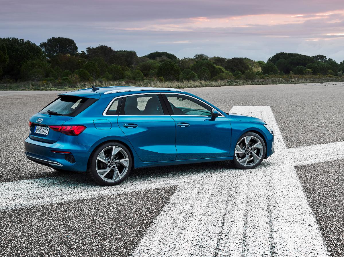 Audi A3 Sportback chega com design moderno e interior mais tecnológico
