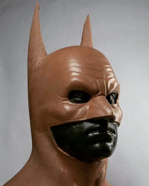 Revelada a máscara que Batman nunca chegou a usar em Liga da Justiça: Mortal