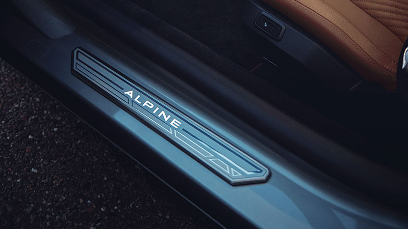 Alpine A110 ganha elegância e cor com novas versões