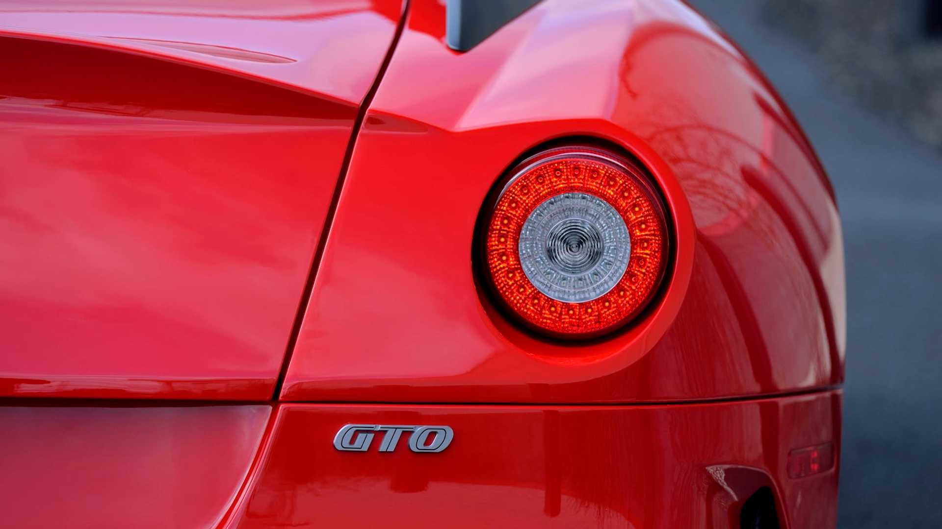 Raro Ferrari 599 GTO com apenas 270 quilómetros feitos vai a leilão