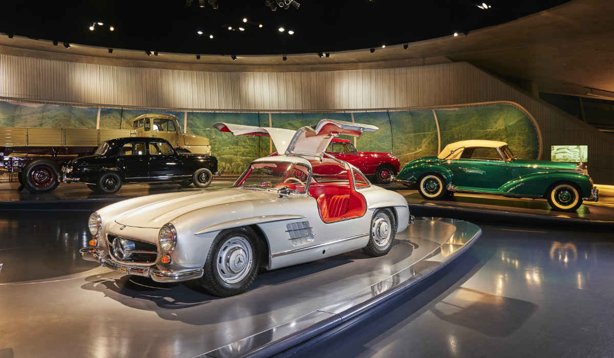 Visite o Museu da Mercedes sem sair do sofá