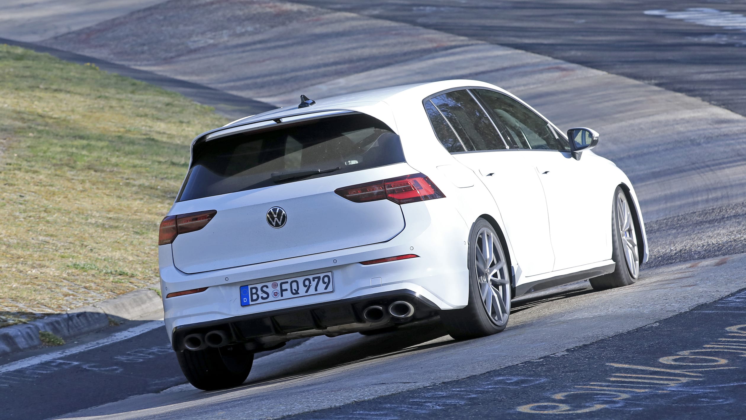 Volkswagen levou três novos R a passear no circuito de Nurburgring