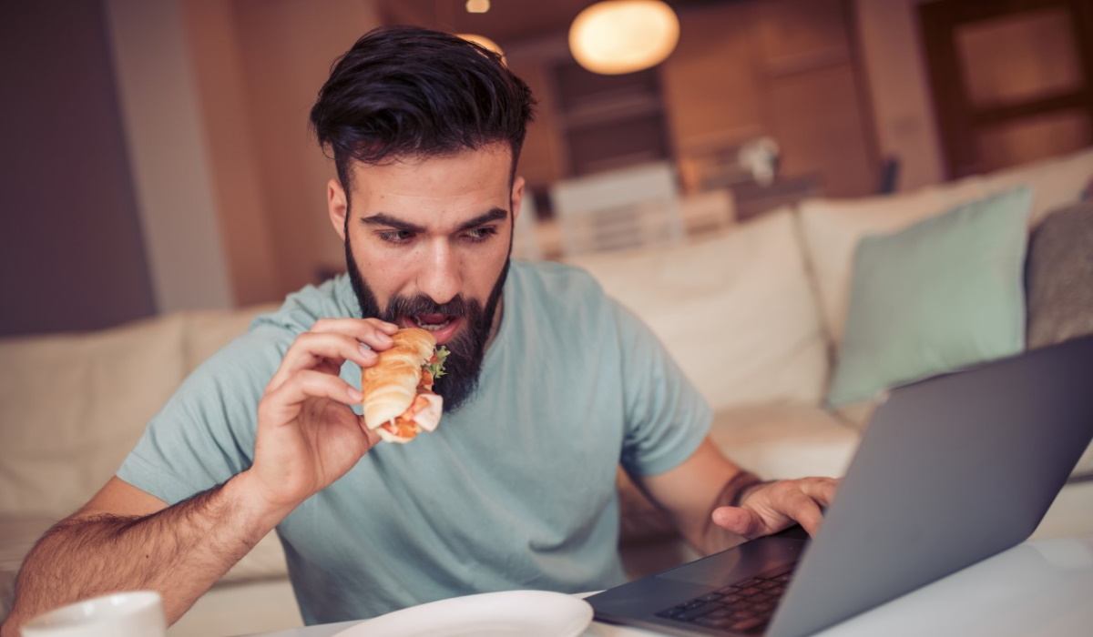 4 dicas para conseguir controlar a alimentação quando trabalha em casa