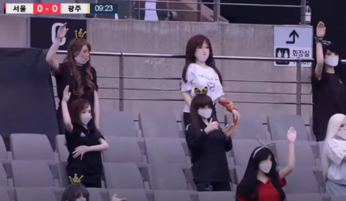 FC Seoul utiliza bonecas insufláveis para encher bancada
