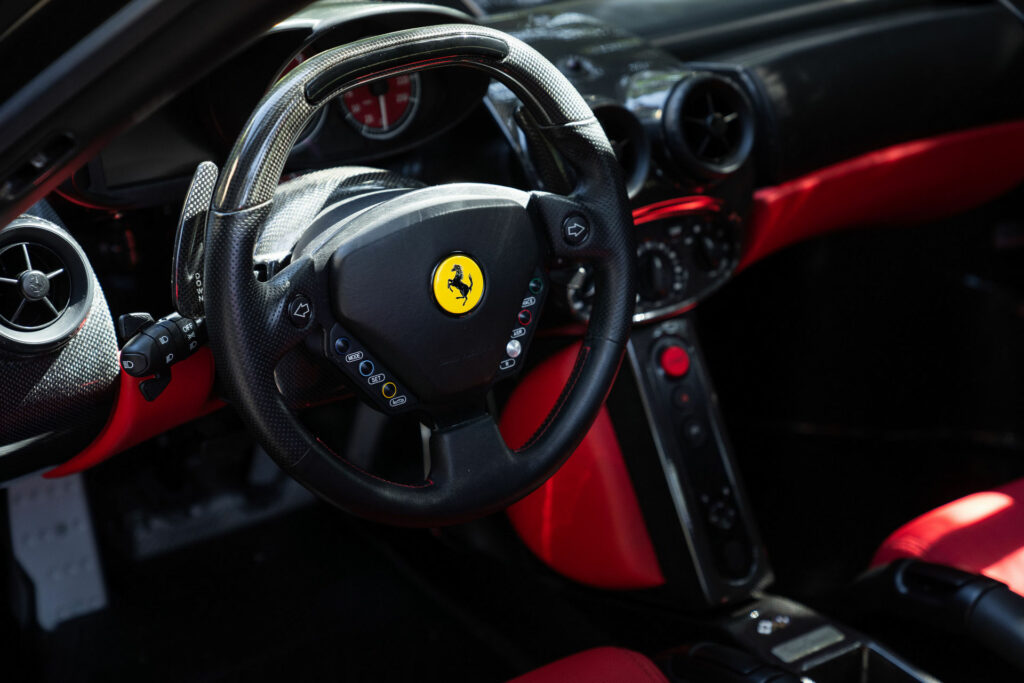 Ferrari Enzo conquista mais um recorde em leilões para a marca italiana