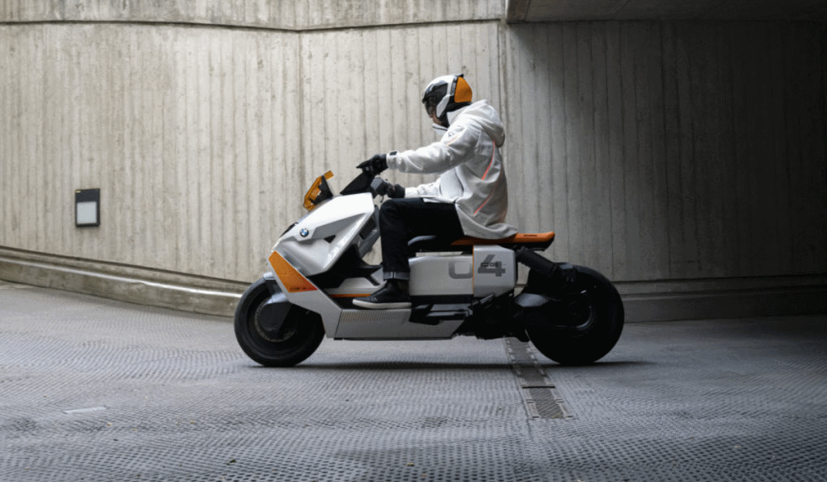 Definition CE 04, a scooter com que a BMW quer conquistar o futuro