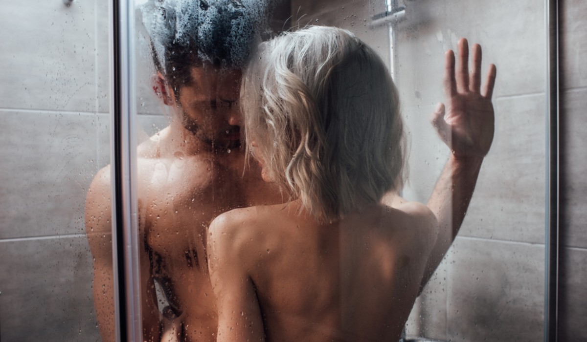 Estas são as melhores posições para se aventurar a fazer sexo no duche