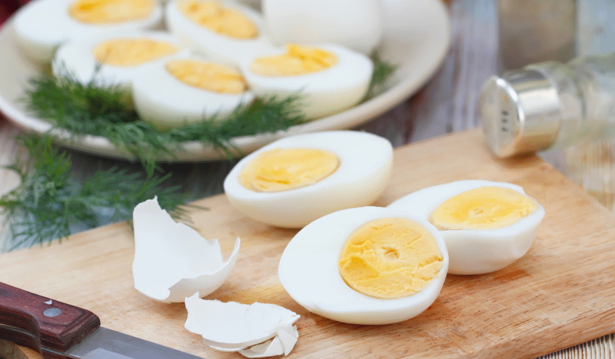 Aprenda a cozer ovos no microondas e sem explosões