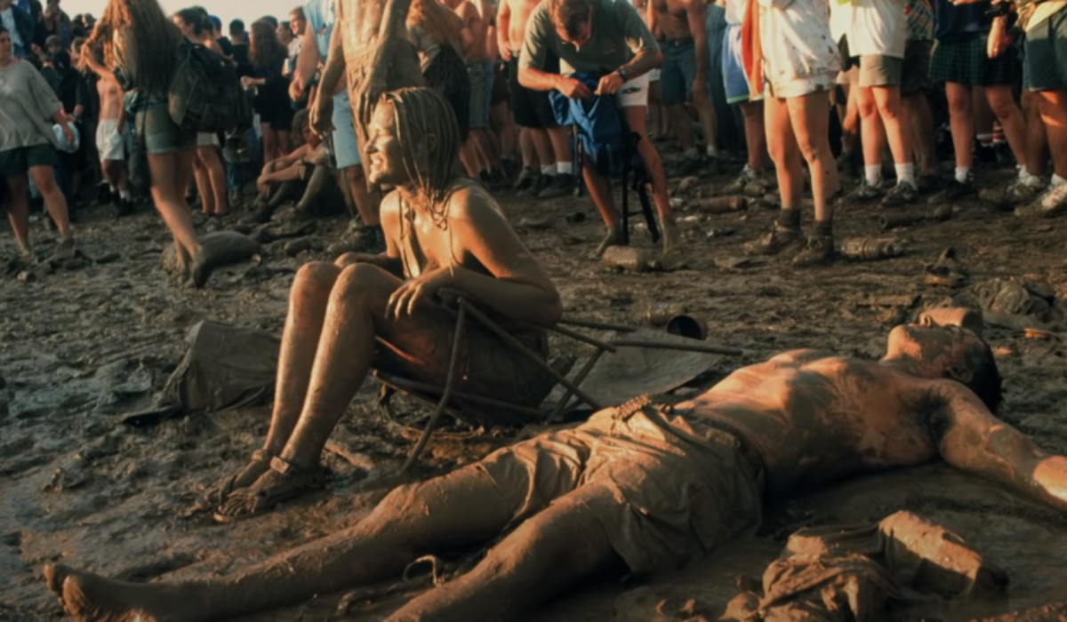 Violações, violência e incêndios: a edição mais caótica de Woodstock tem agora um documentário imperdível