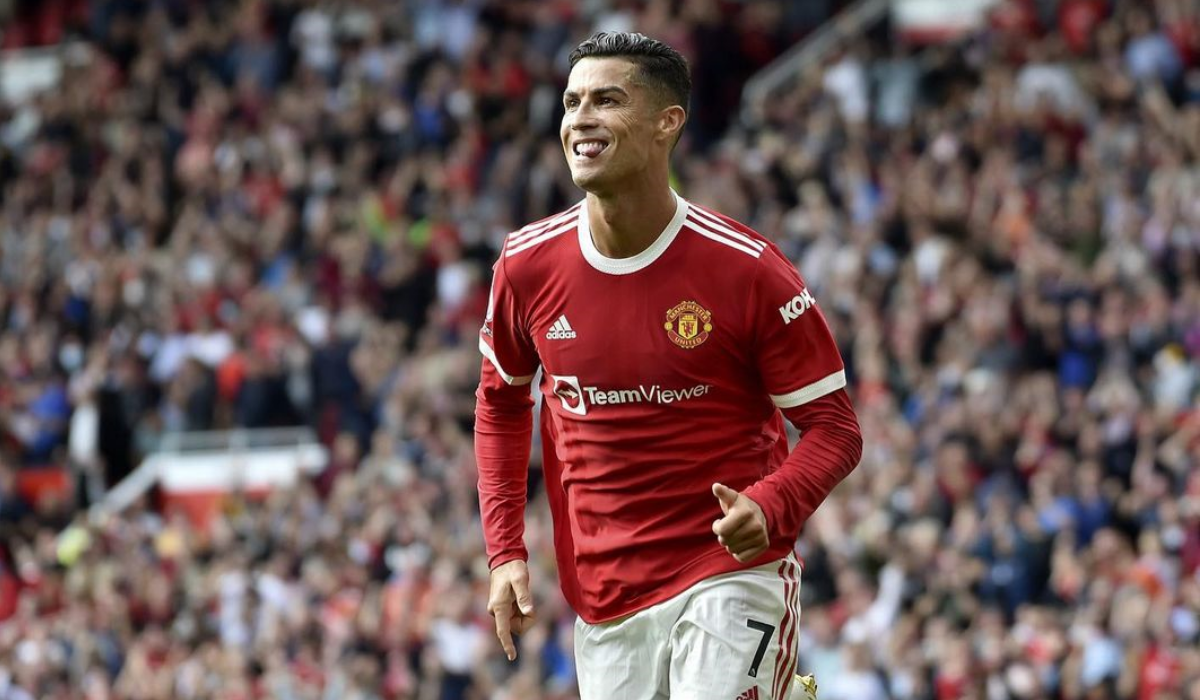 FourFourTwo coloca Ronaldo nos 10 melhores futebolistas de sempre