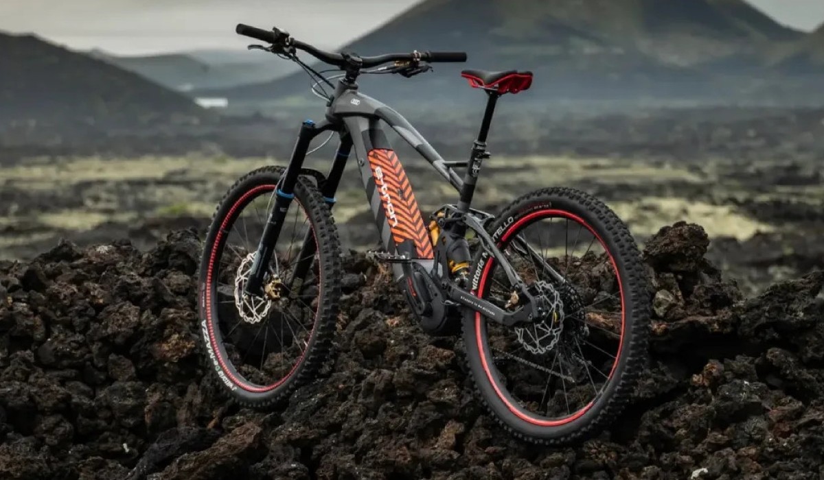 Audi lança bicicleta de montanha elétrica inspirada em modelo que participou no Dakar